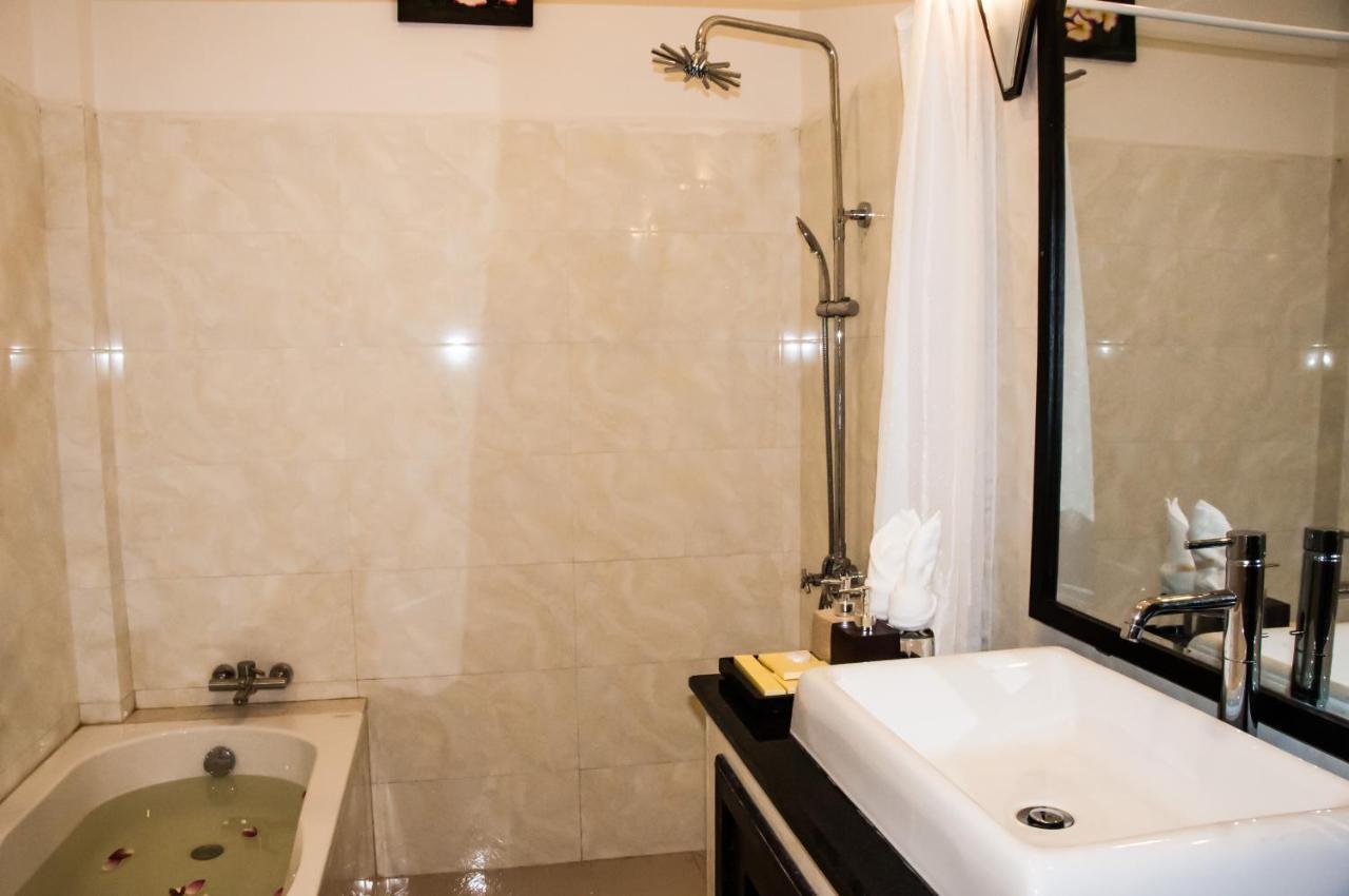 Private Boutique Home With Pool, The Fin Inn Siem Reap Bagian luar foto