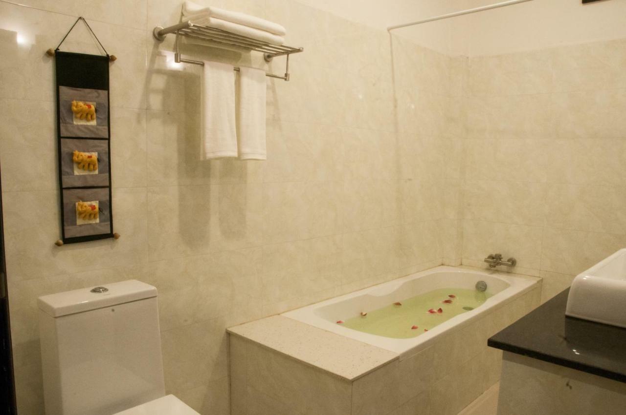 Private Boutique Home With Pool, The Fin Inn Siem Reap Bagian luar foto